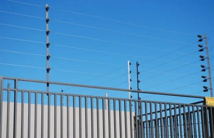 instalacao-interfone-fechadura-eletrica-02.webp